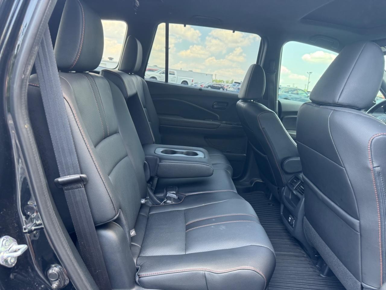 Honda Passport Vehicle Full-screen Gallery Image 11