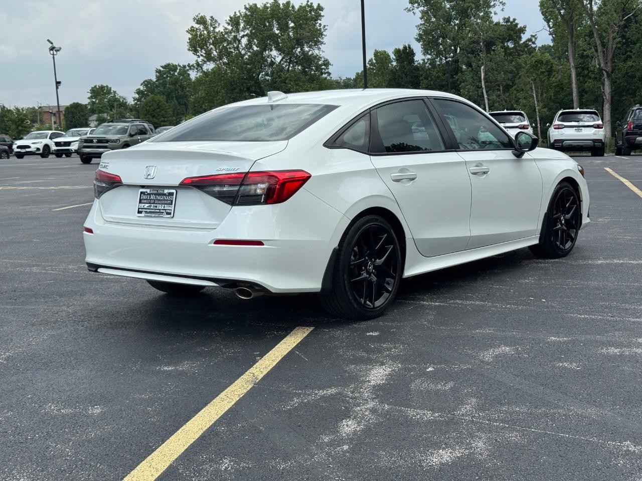 Honda Civic Sedan Vehicle Full-screen Gallery Image 04