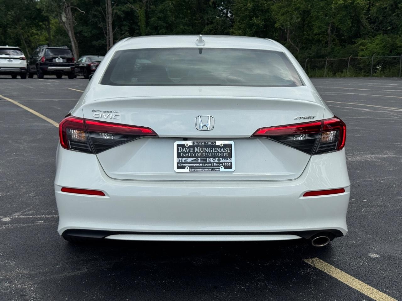 Honda Civic Sedan Vehicle Full-screen Gallery Image 06