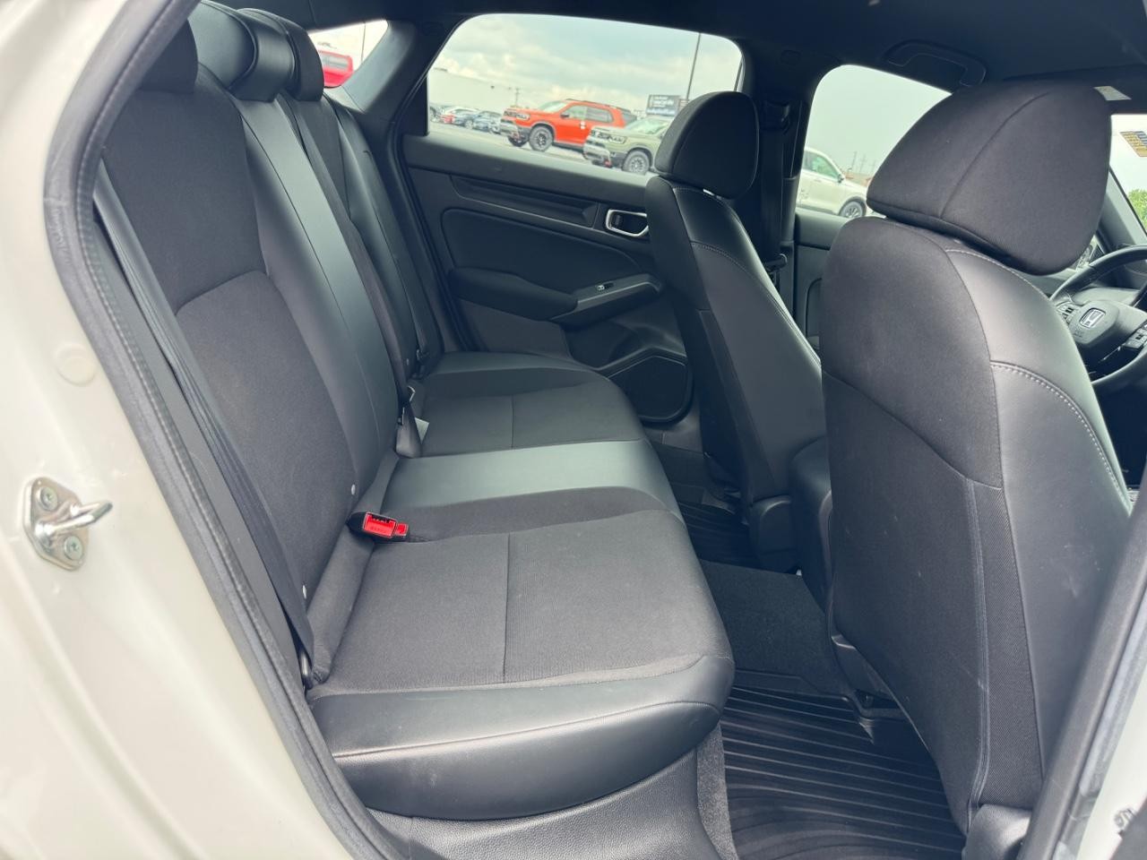 Honda Civic Sedan Vehicle Full-screen Gallery Image 11