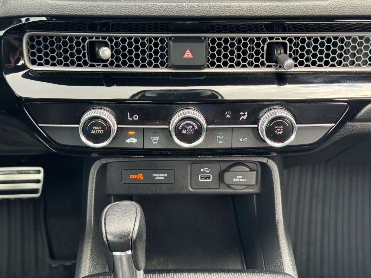 Honda Civic Sedan Vehicle Full-screen Gallery Image 15