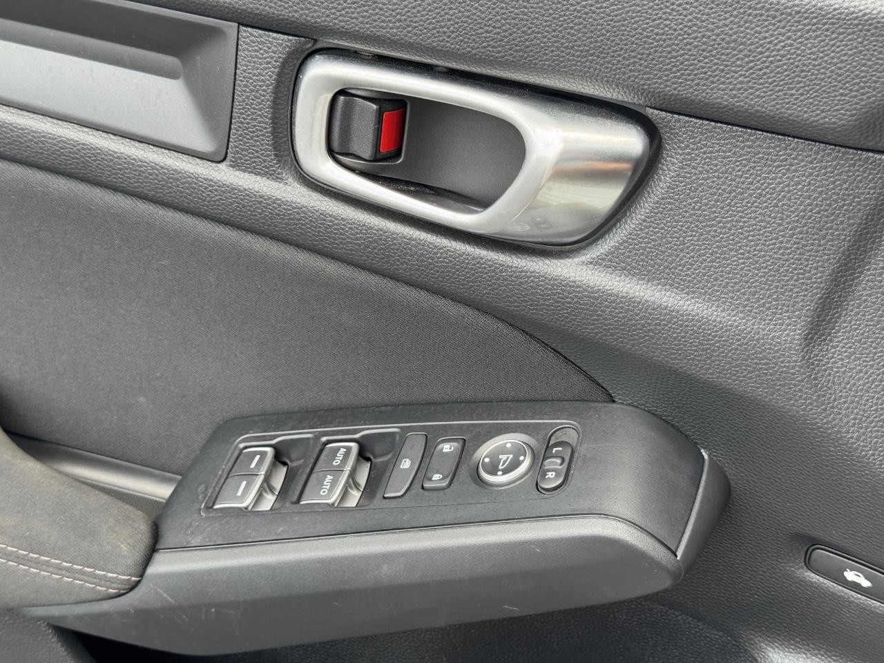 Honda Civic Sedan Vehicle Full-screen Gallery Image 24