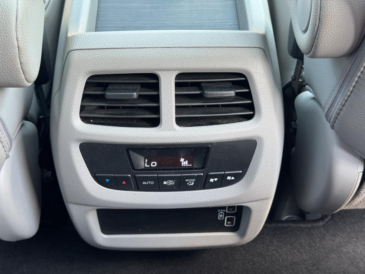 Honda Pilot Vehicle Full-screen Gallery Image 18
