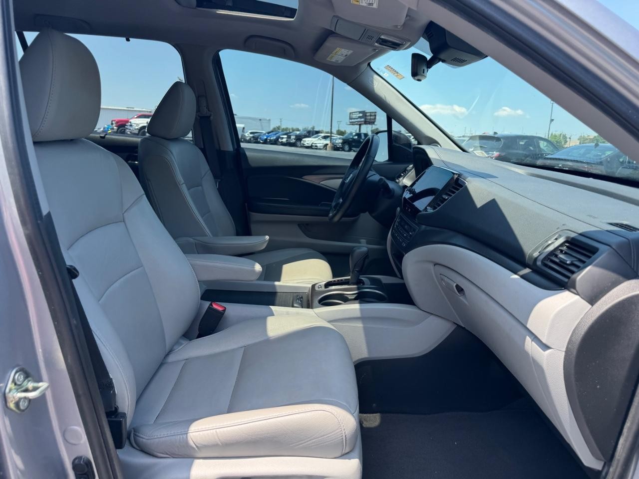Honda Pilot Vehicle Full-screen Gallery Image 19