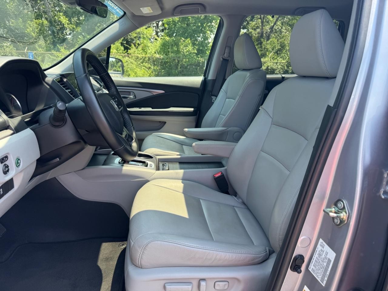 Honda Pilot Vehicle Full-screen Gallery Image 20