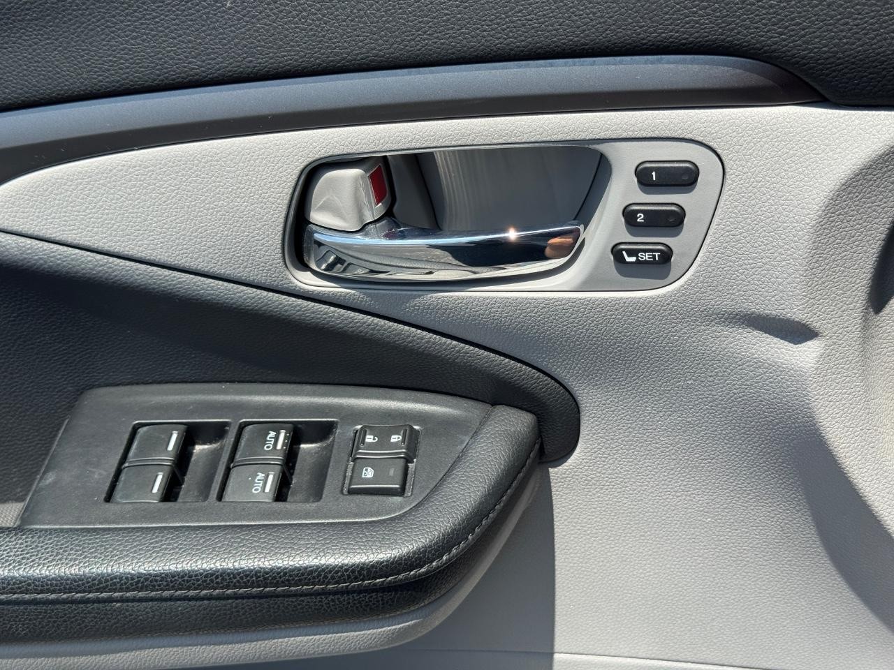 Honda Pilot Vehicle Full-screen Gallery Image 27