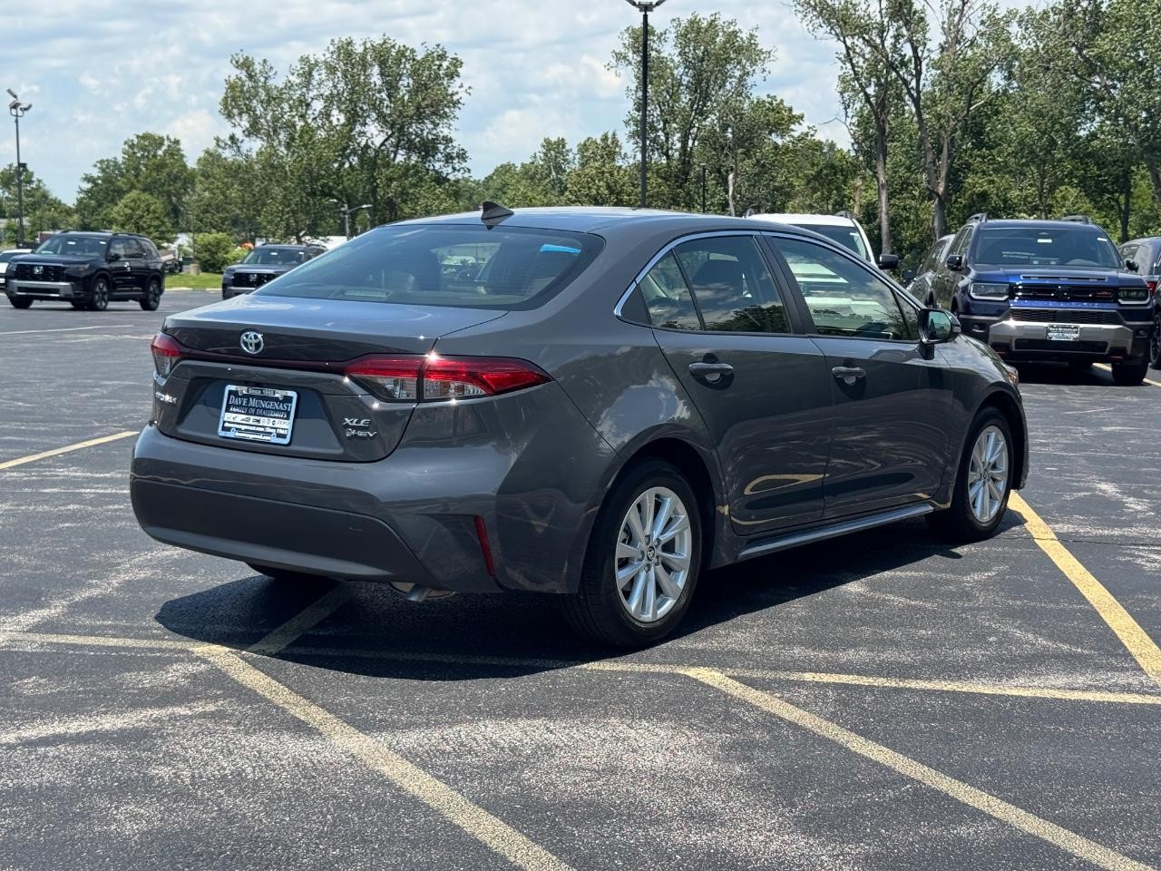 Toyota Corolla Vehicle Full-screen Gallery Image 04