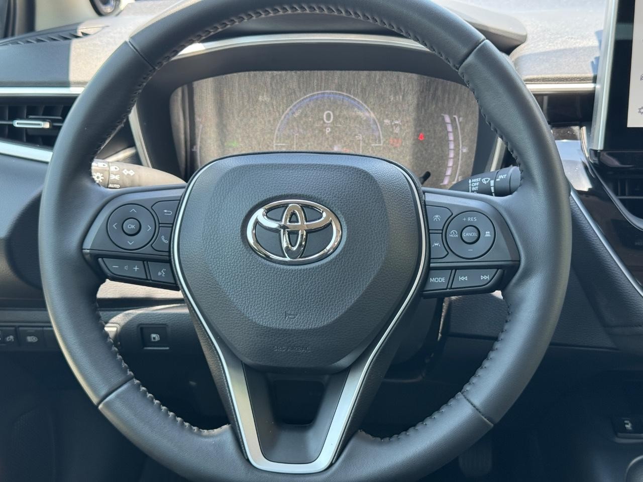 Toyota Corolla Vehicle Full-screen Gallery Image 13