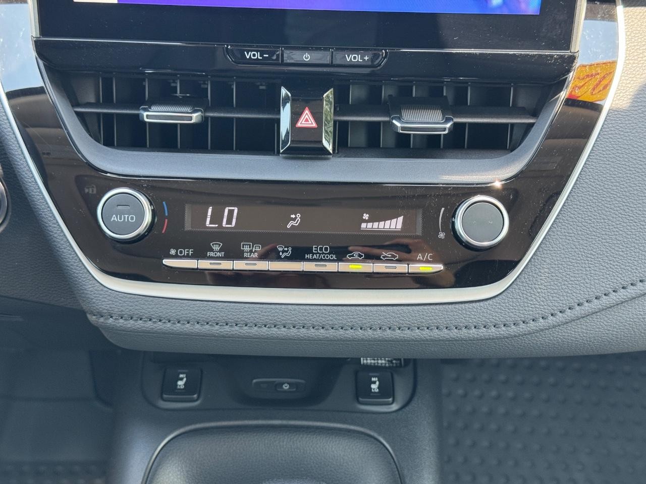 Toyota Corolla Vehicle Full-screen Gallery Image 15