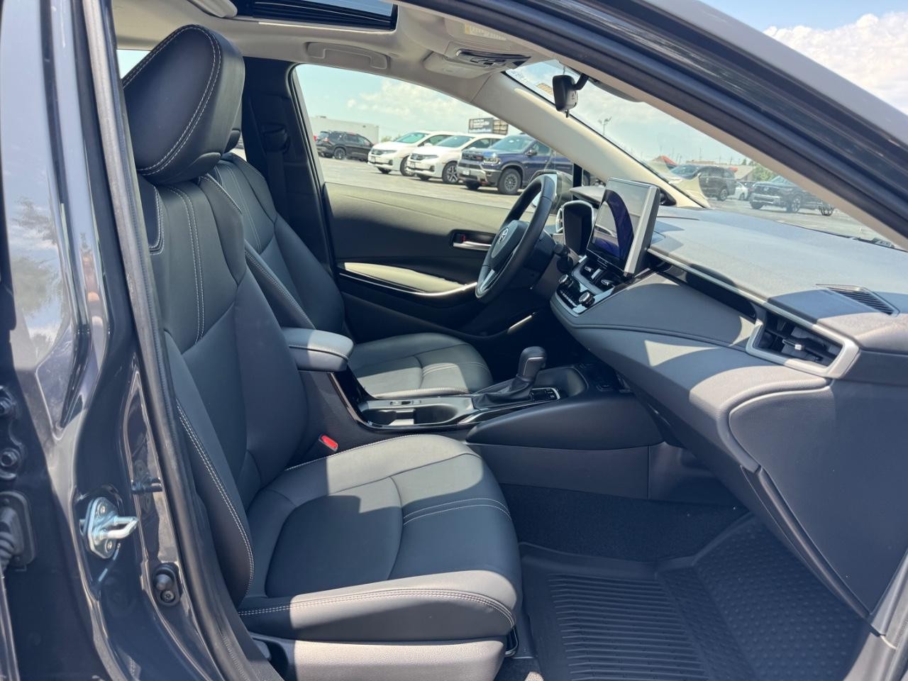 Toyota Corolla Vehicle Full-screen Gallery Image 17
