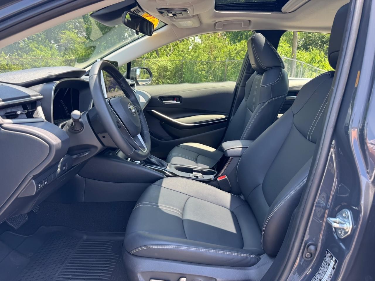 Toyota Corolla Vehicle Full-screen Gallery Image 18