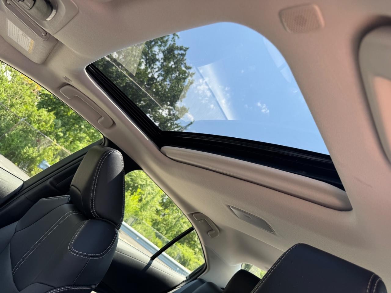 Toyota Corolla Vehicle Full-screen Gallery Image 19
