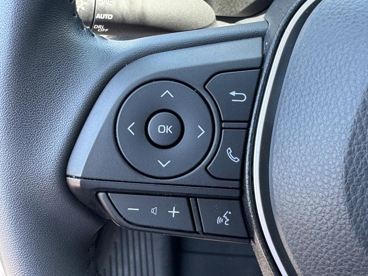 Toyota Corolla Vehicle Full-screen Gallery Image 21