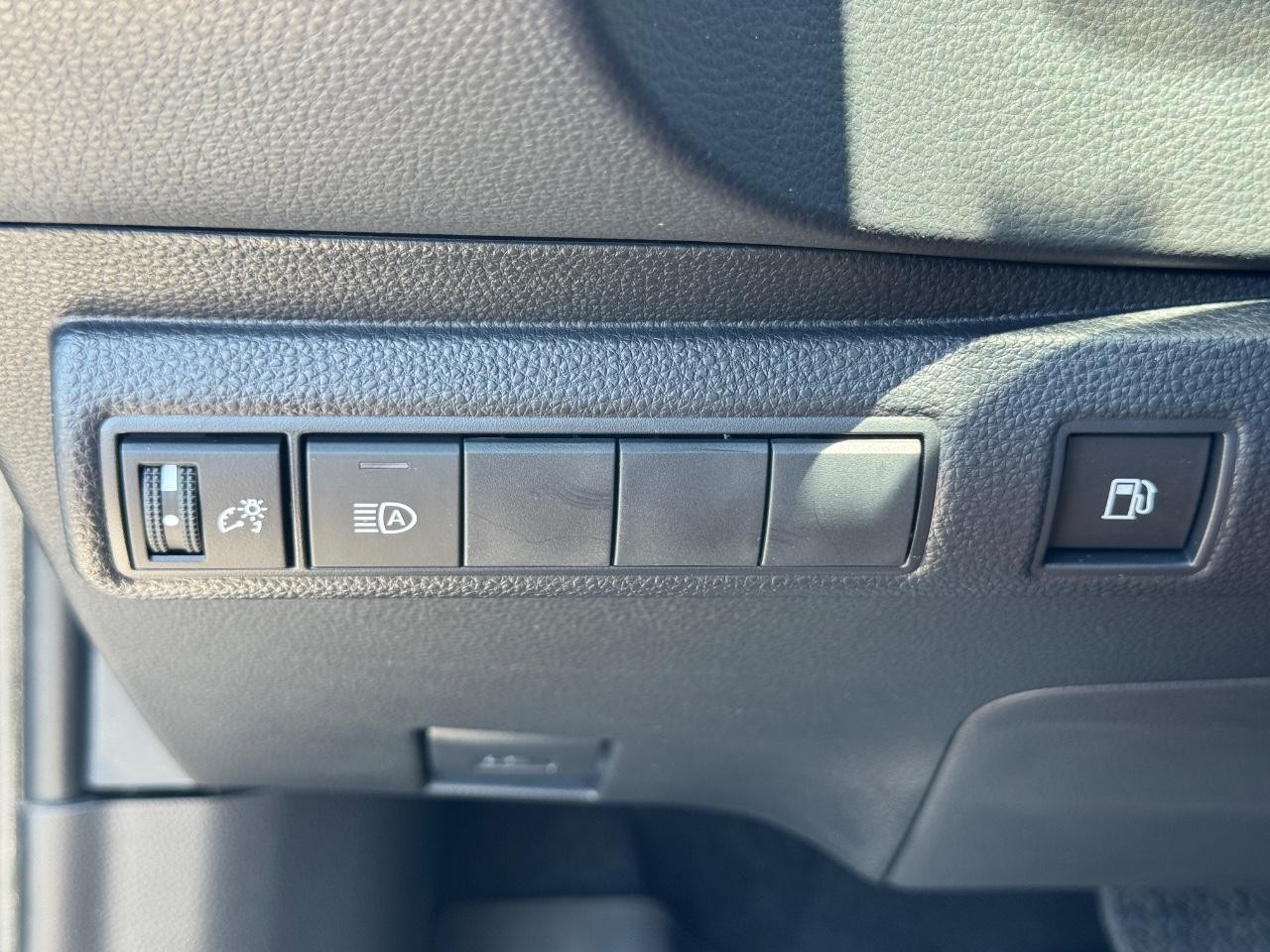 Toyota Corolla Vehicle Full-screen Gallery Image 23