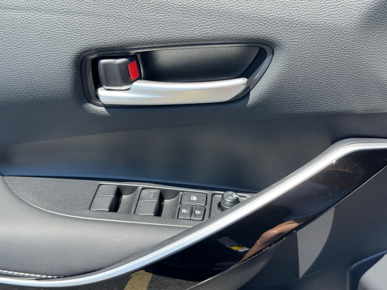 Toyota Corolla Vehicle Full-screen Gallery Image 25