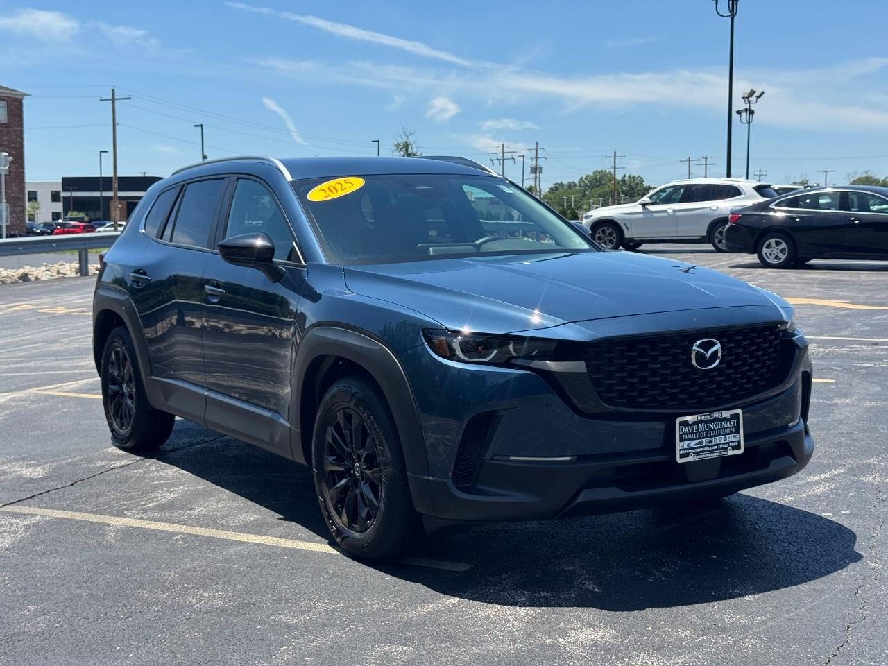 Mazda CX-50 Vehicle Full-screen Gallery Image 02