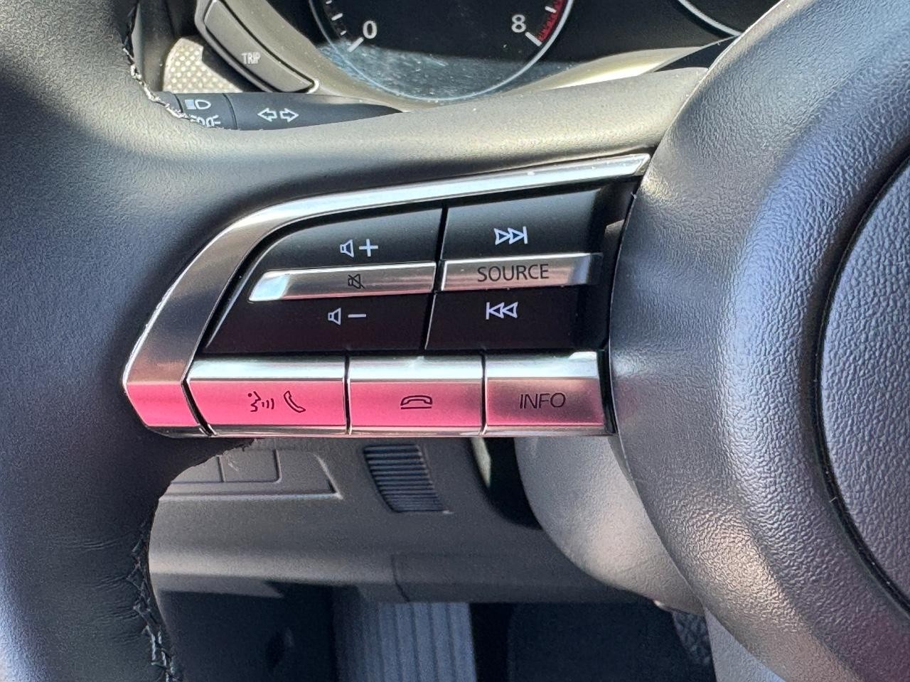 Mazda CX-50 Vehicle Full-screen Gallery Image 21