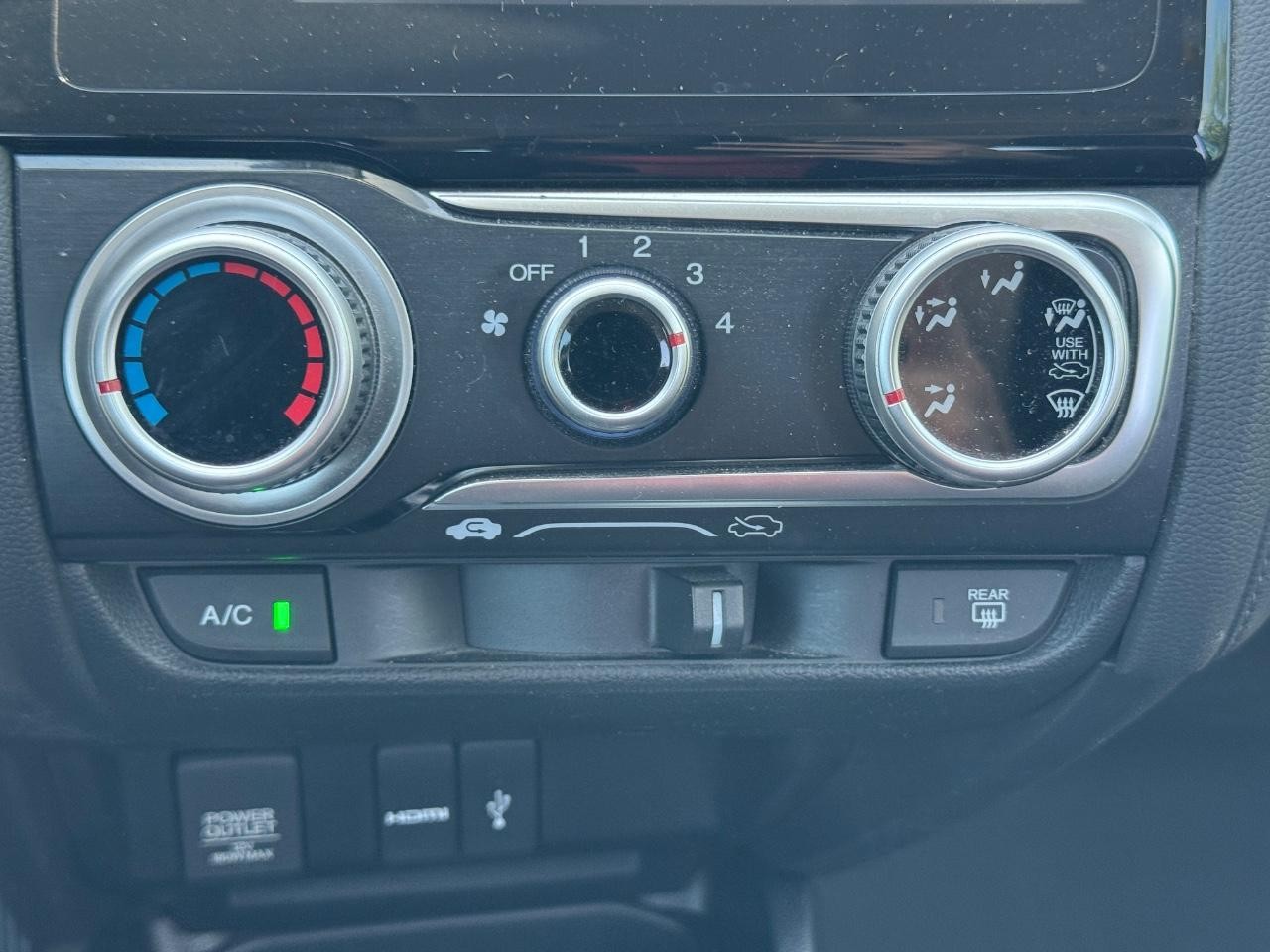 Honda Fit Vehicle Full-screen Gallery Image 15