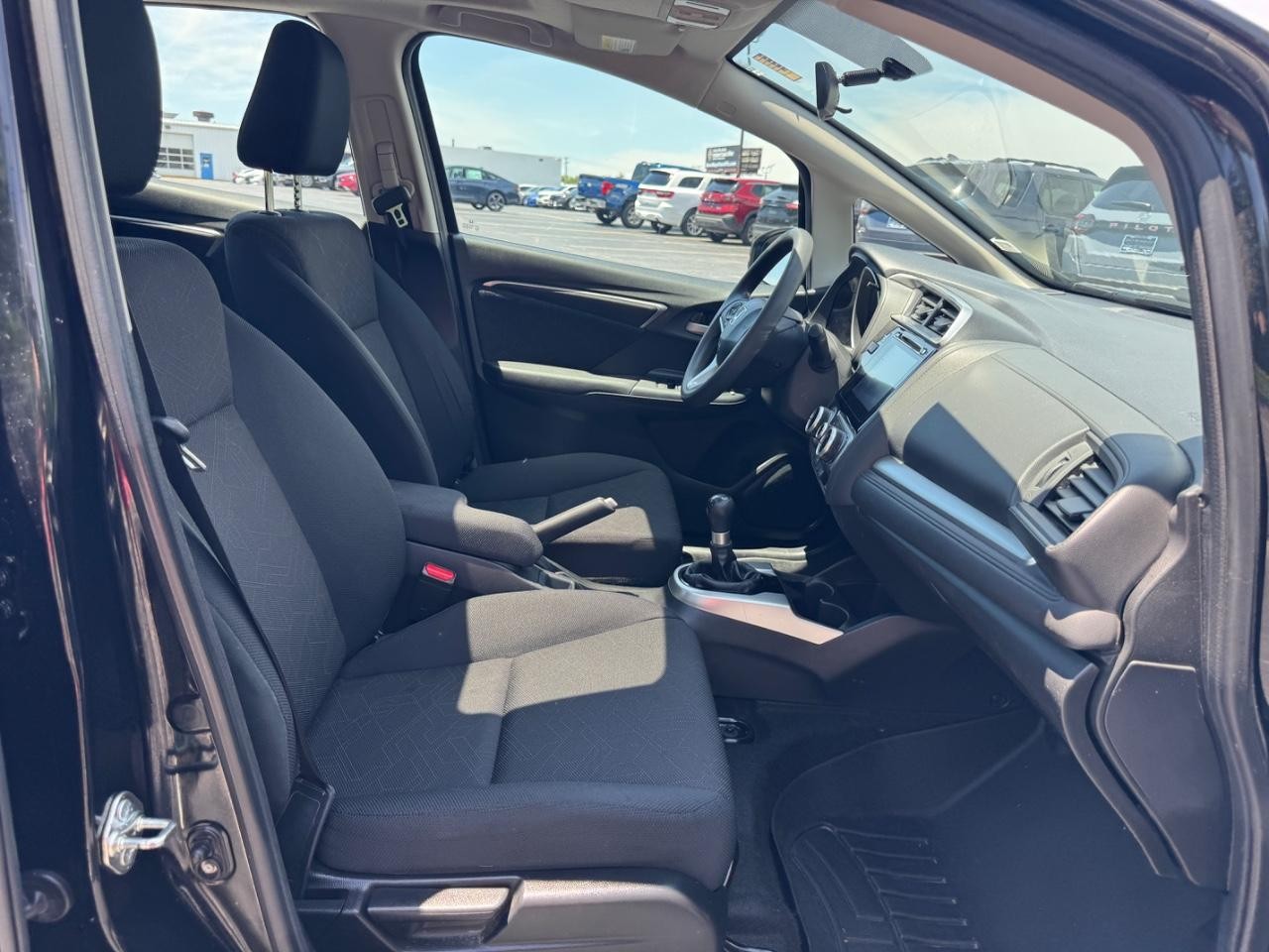 Honda Fit Vehicle Full-screen Gallery Image 17
