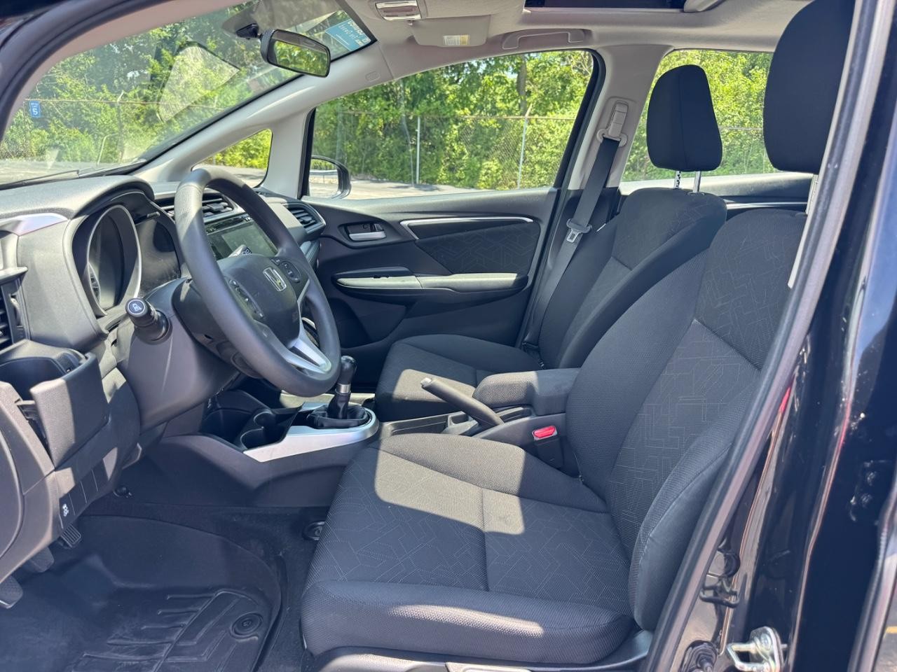 Honda Fit Vehicle Full-screen Gallery Image 18
