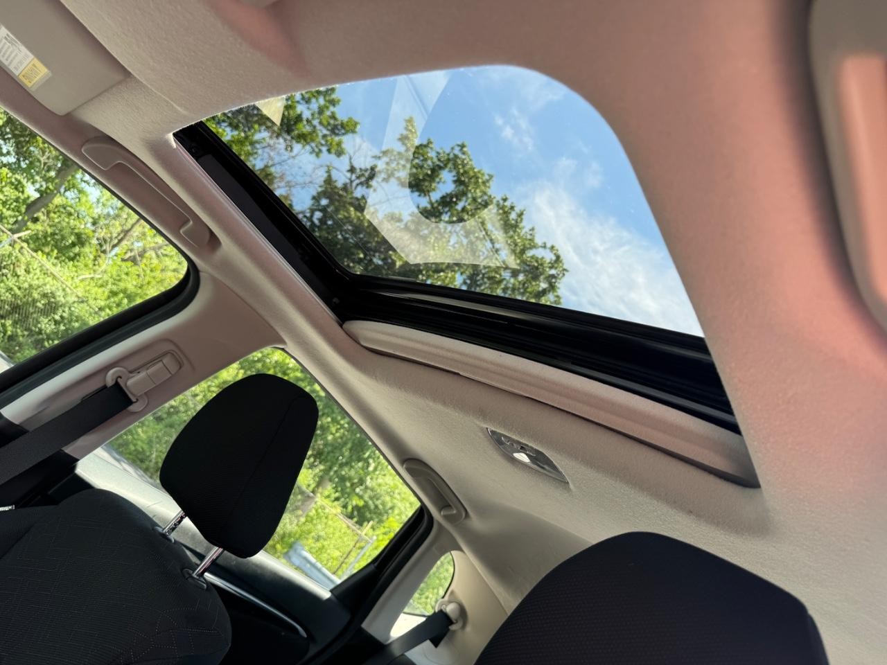 Honda Fit Vehicle Full-screen Gallery Image 19