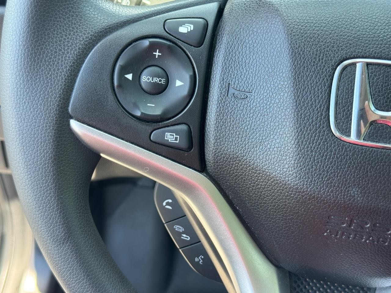 Honda Fit Vehicle Full-screen Gallery Image 21