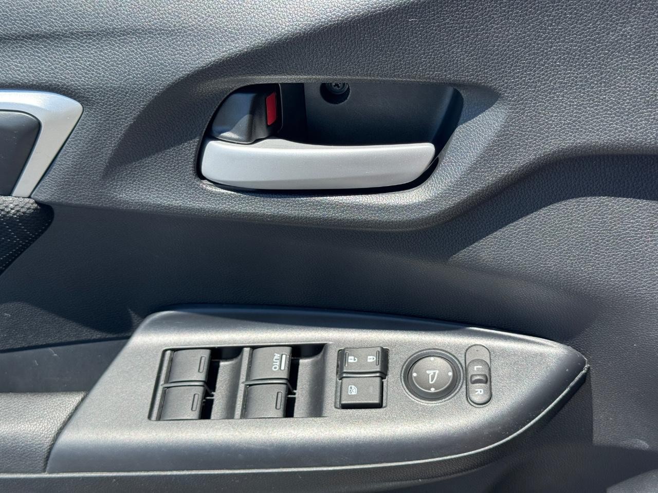 Honda Fit Vehicle Full-screen Gallery Image 24