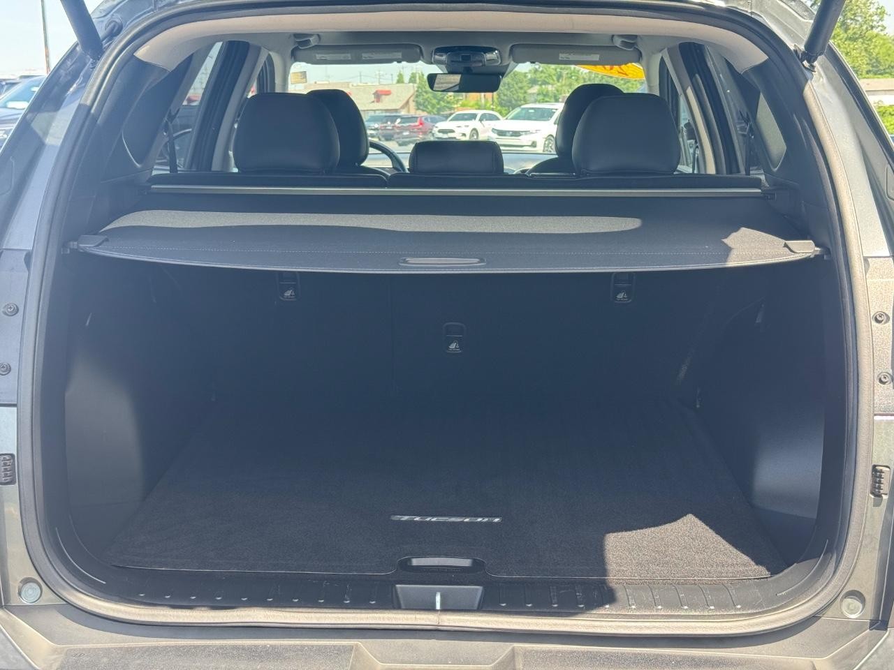 Hyundai Tucson Vehicle Full-screen Gallery Image 05