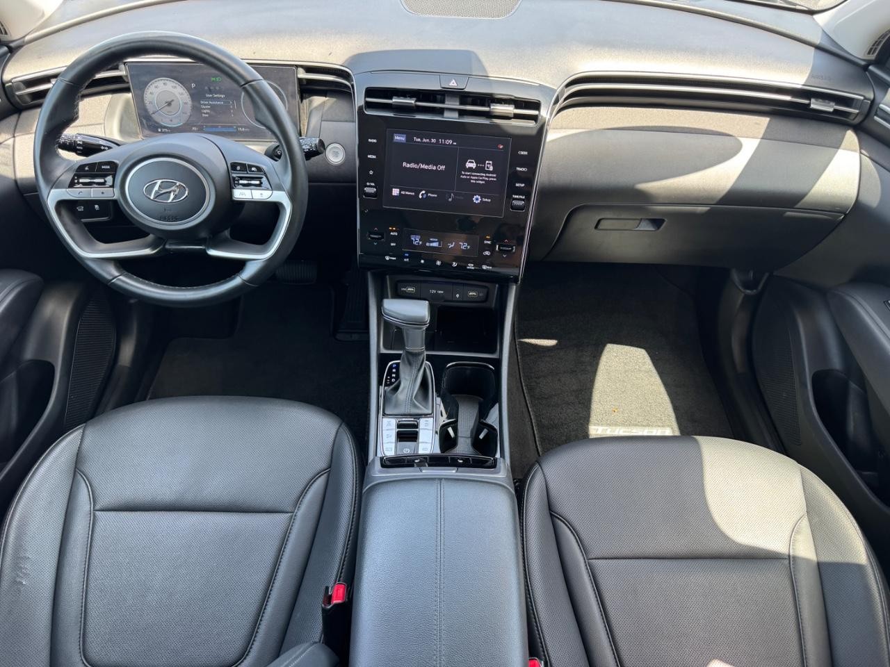 Hyundai Tucson Vehicle Full-screen Gallery Image 12