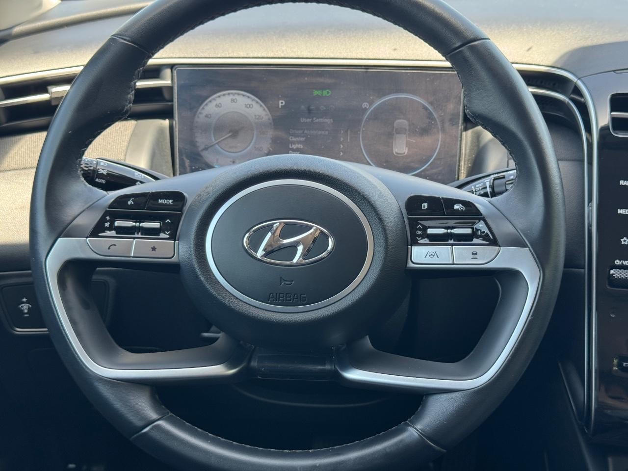 Hyundai Tucson Vehicle Full-screen Gallery Image 13
