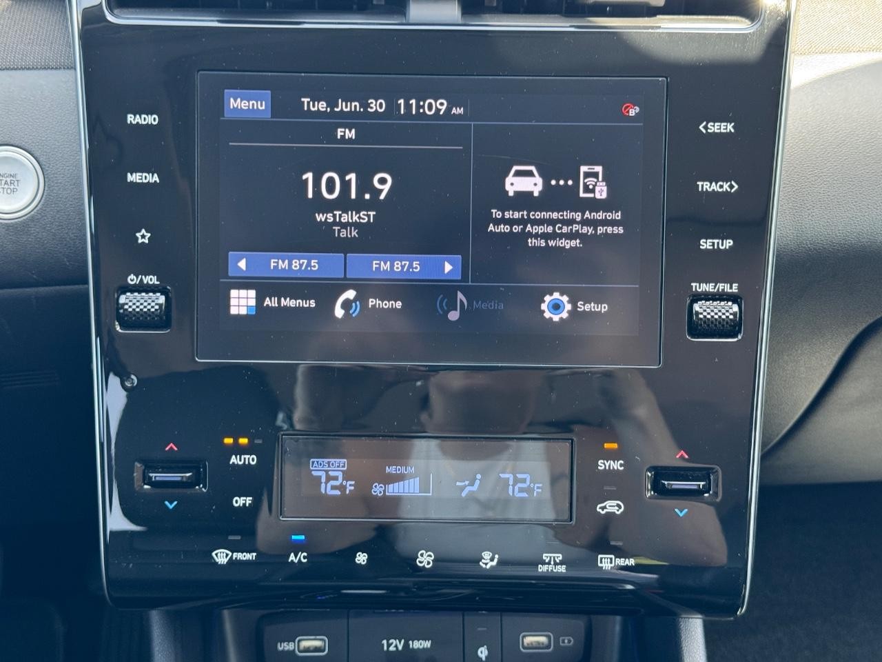 Hyundai Tucson Vehicle Full-screen Gallery Image 14