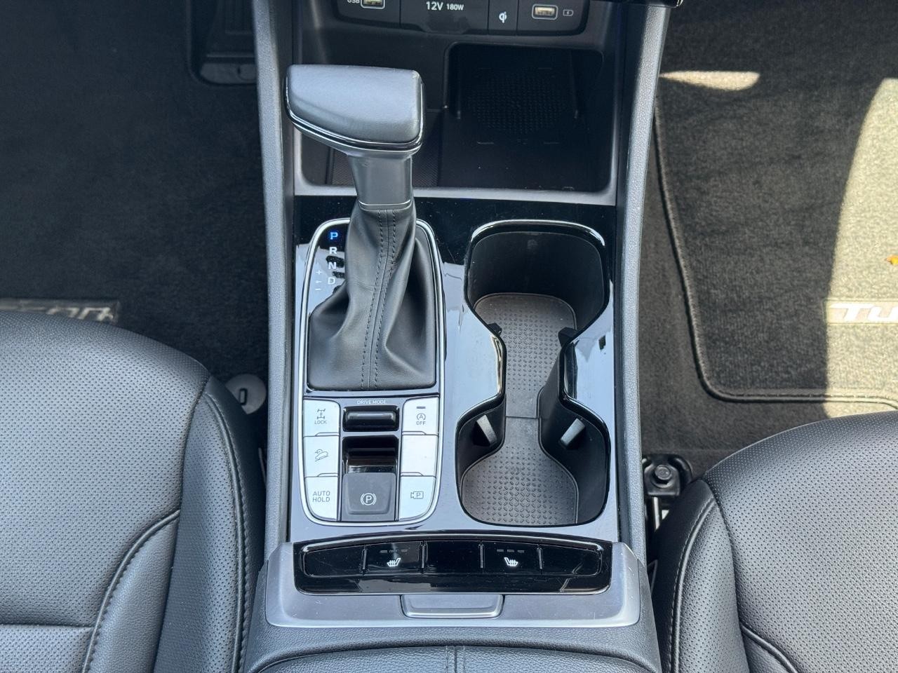Hyundai Tucson Vehicle Full-screen Gallery Image 16