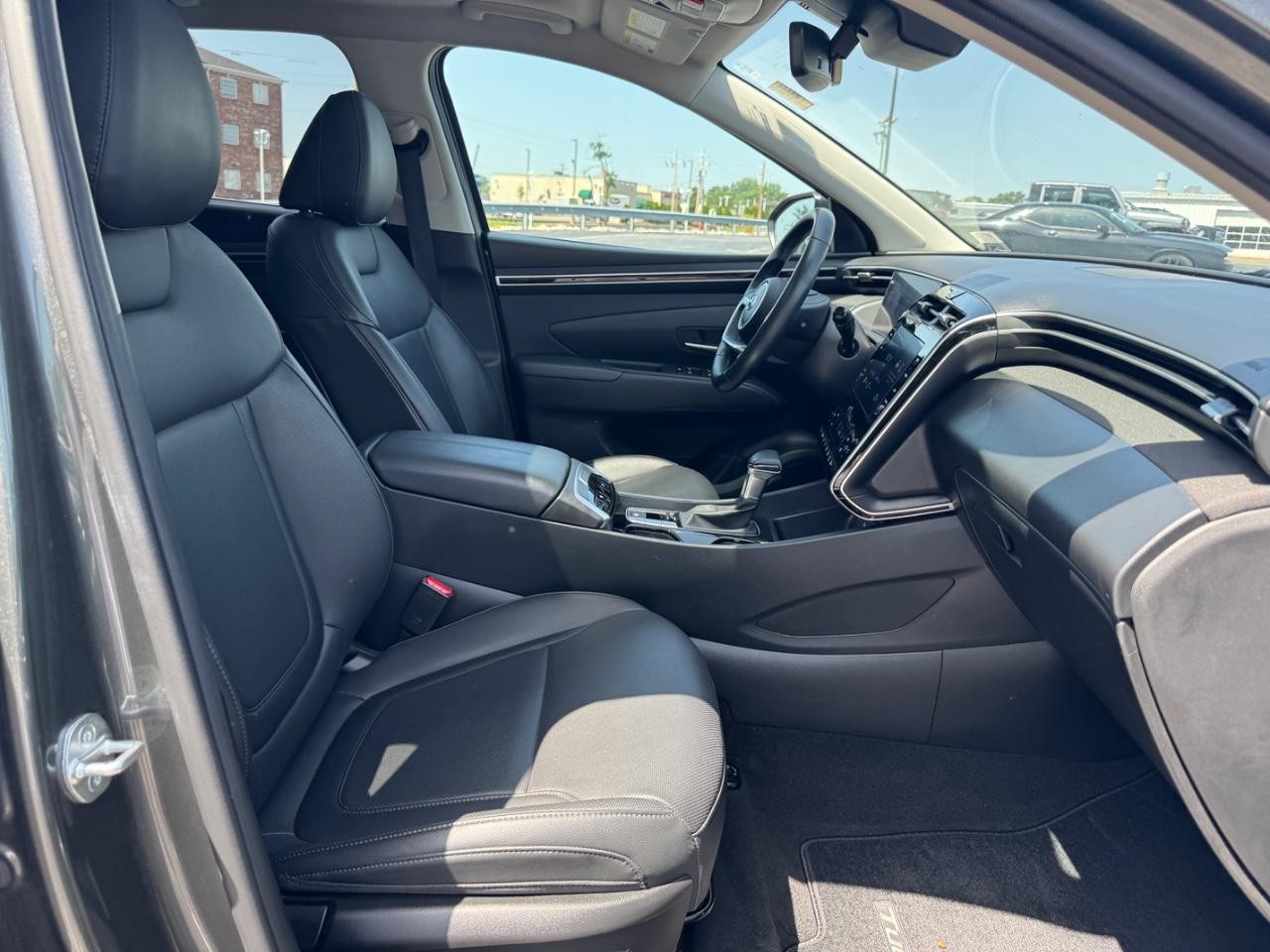 Hyundai Tucson Vehicle Full-screen Gallery Image 18