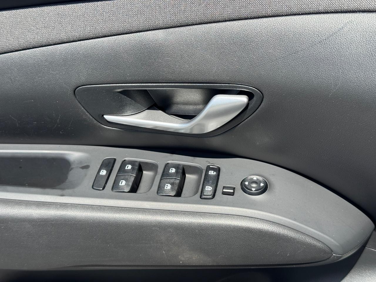 Hyundai Tucson Vehicle Full-screen Gallery Image 26
