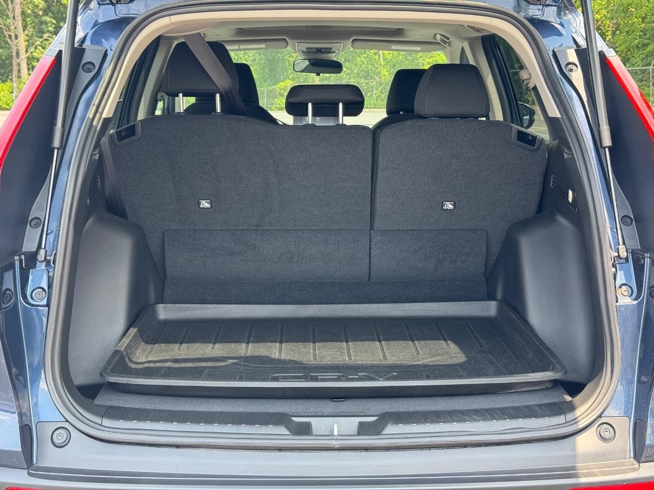 Honda CR-V Vehicle Full-screen Gallery Image 05