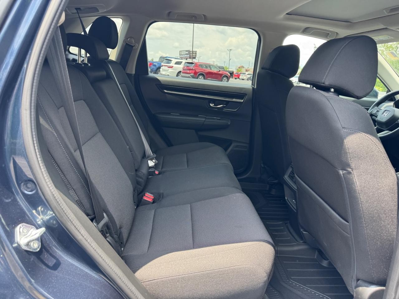 Honda CR-V Vehicle Full-screen Gallery Image 11
