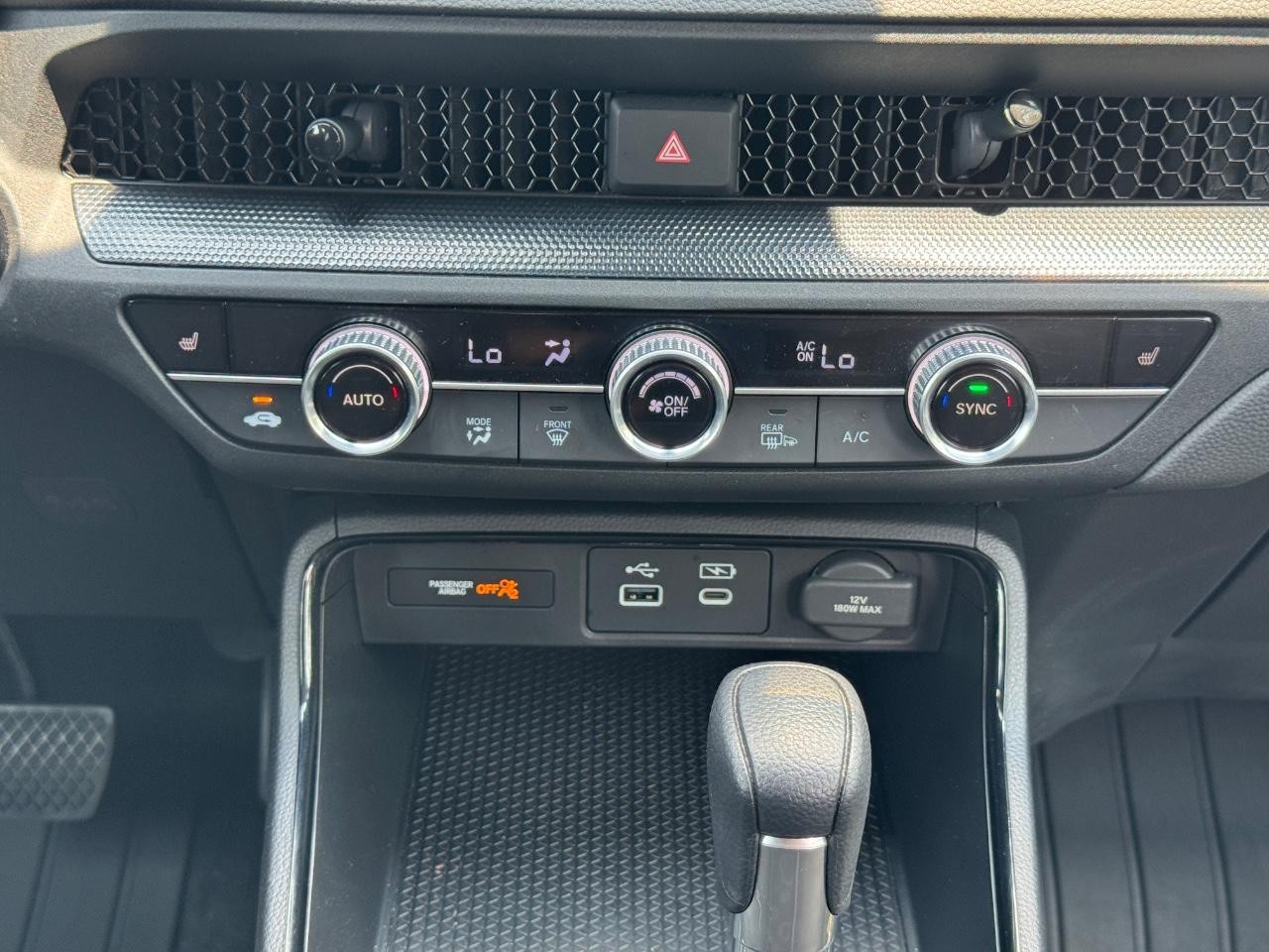 Honda CR-V Vehicle Full-screen Gallery Image 15
