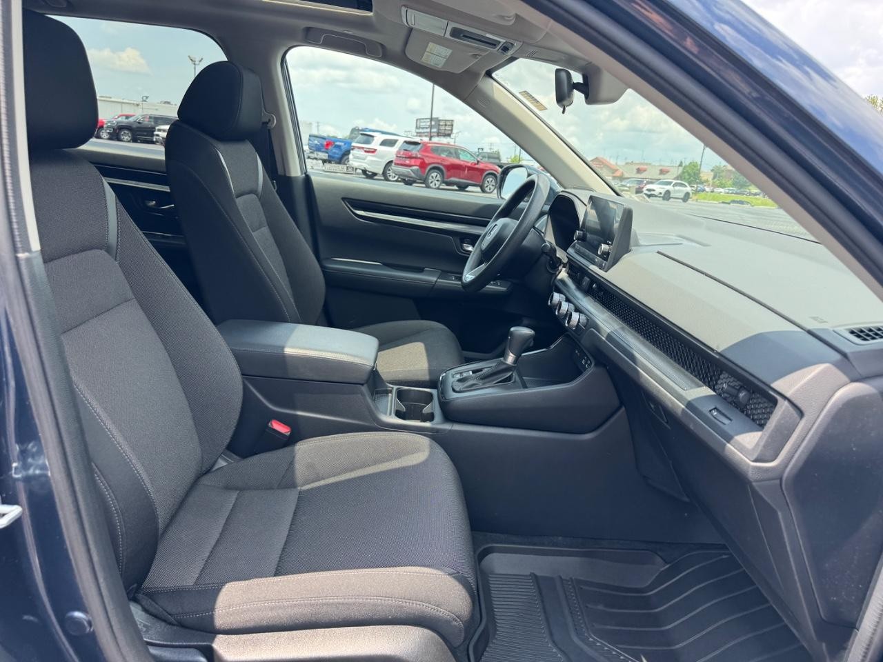 Honda CR-V Vehicle Full-screen Gallery Image 18