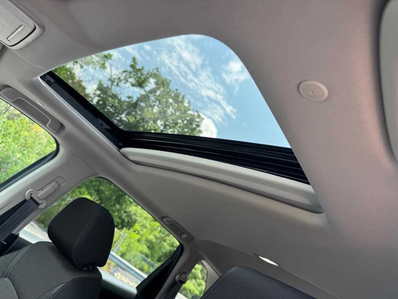 Honda CR-V Vehicle Full-screen Gallery Image 20
