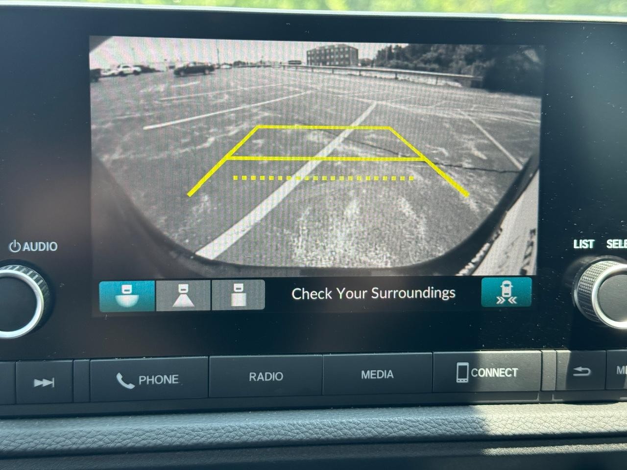 Honda CR-V Vehicle Full-screen Gallery Image 25