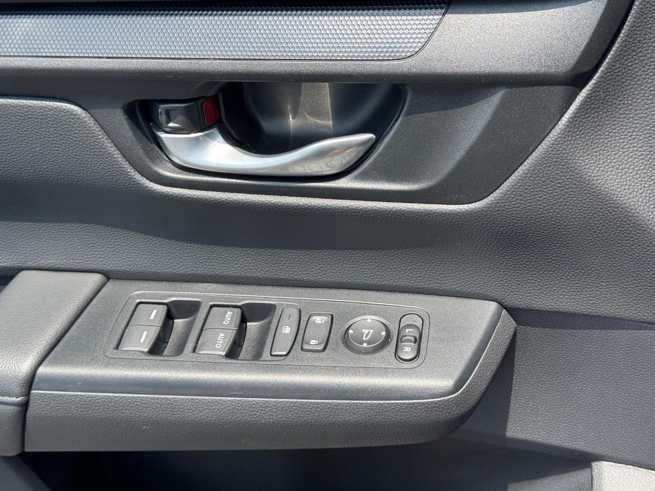 Honda CR-V Vehicle Full-screen Gallery Image 26