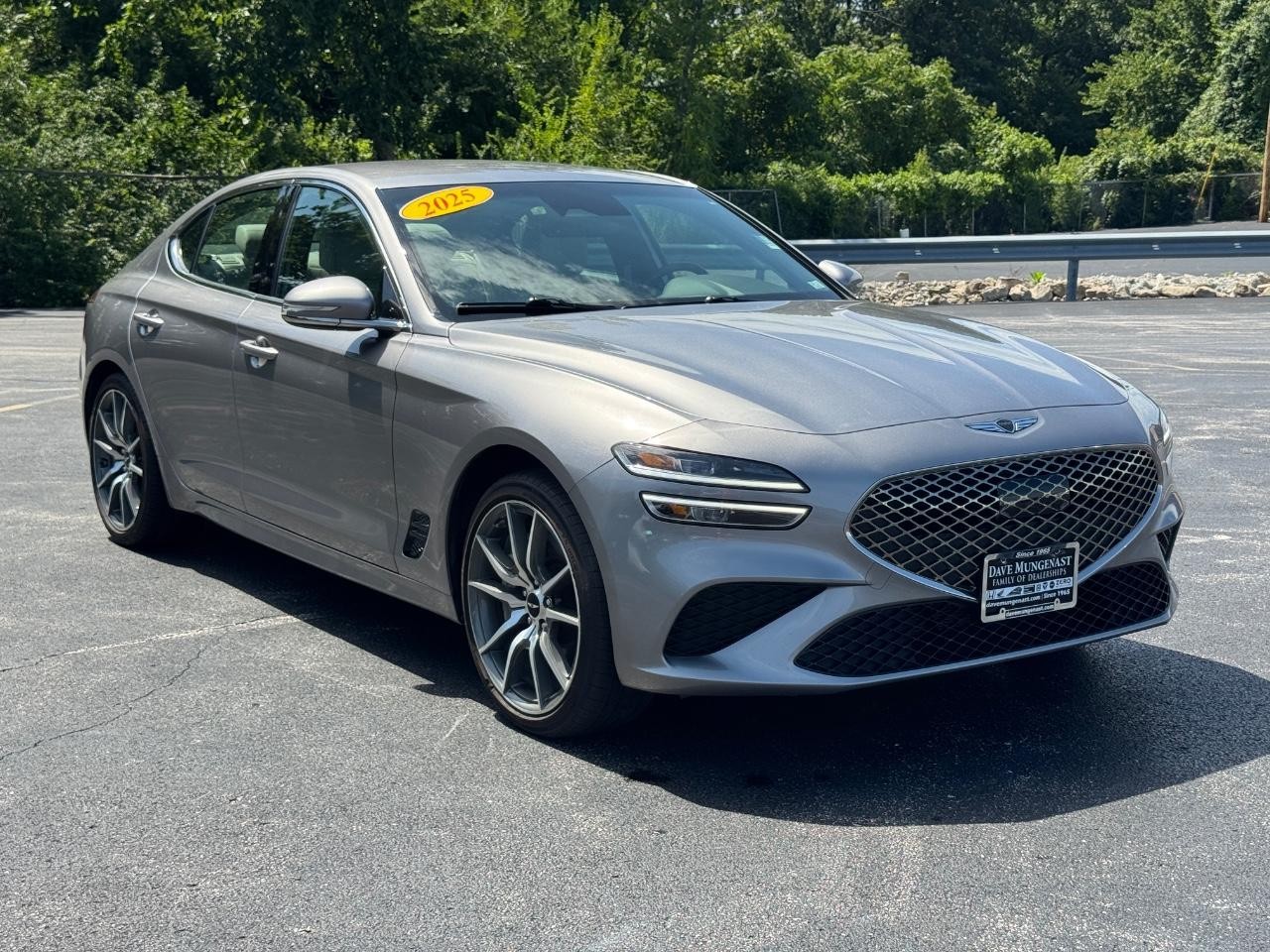 Genesis G70 Vehicle Full-screen Gallery Image 02