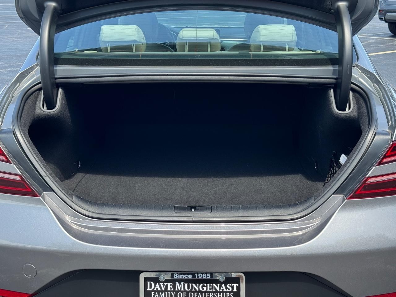 Genesis G70 Vehicle Full-screen Gallery Image 05