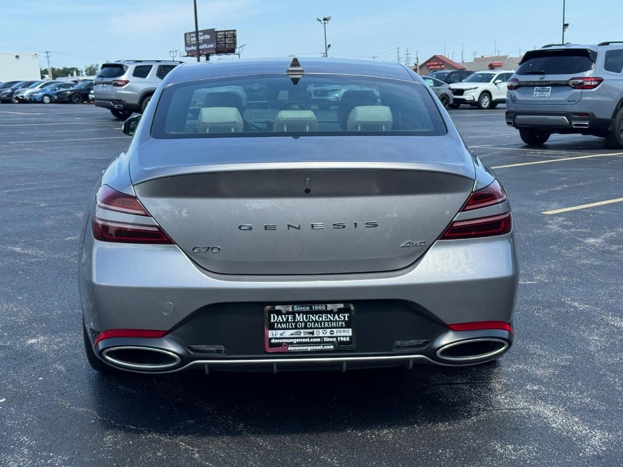 Genesis G70 Vehicle Full-screen Gallery Image 06