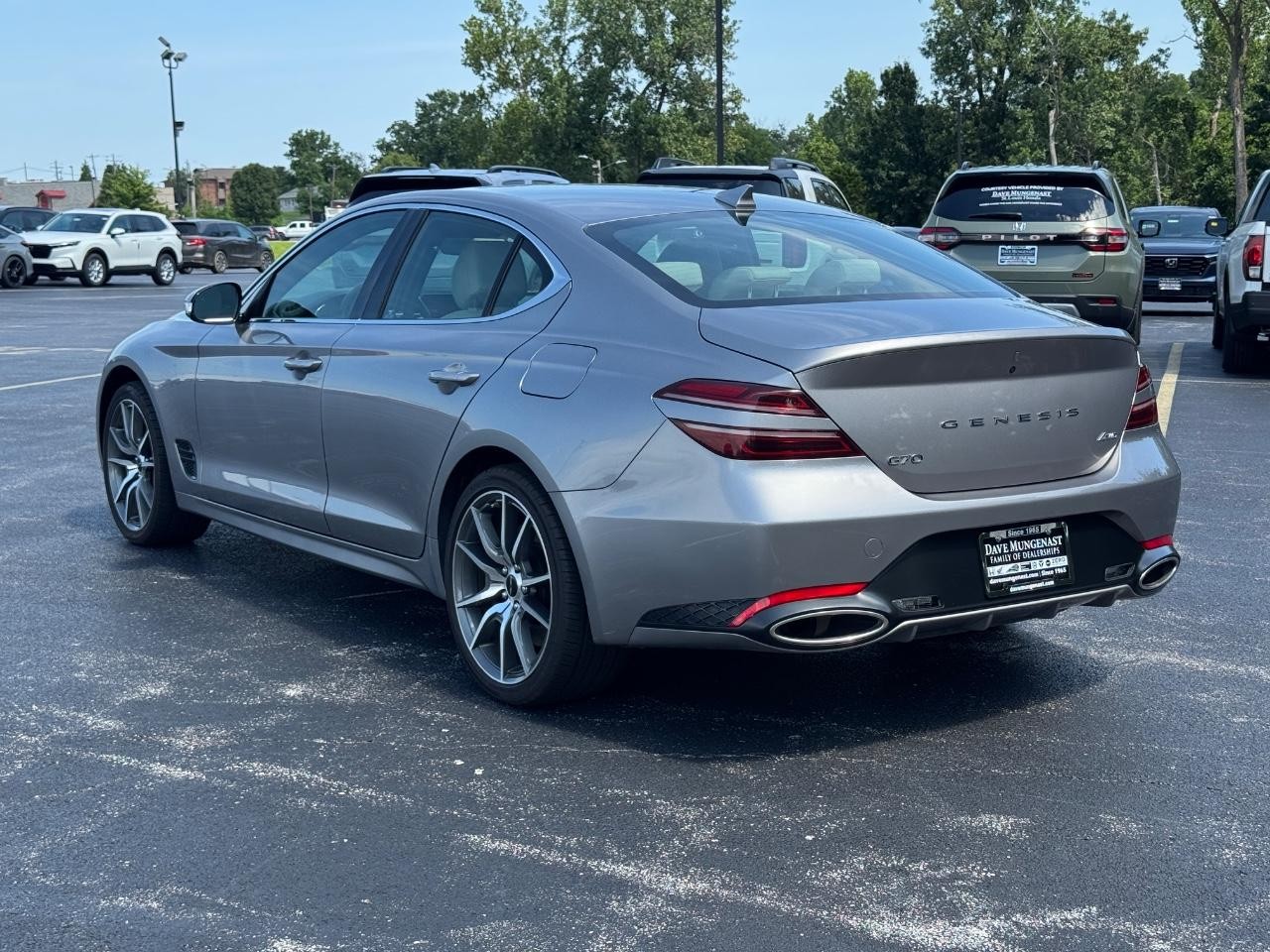 Genesis G70 Vehicle Full-screen Gallery Image 07