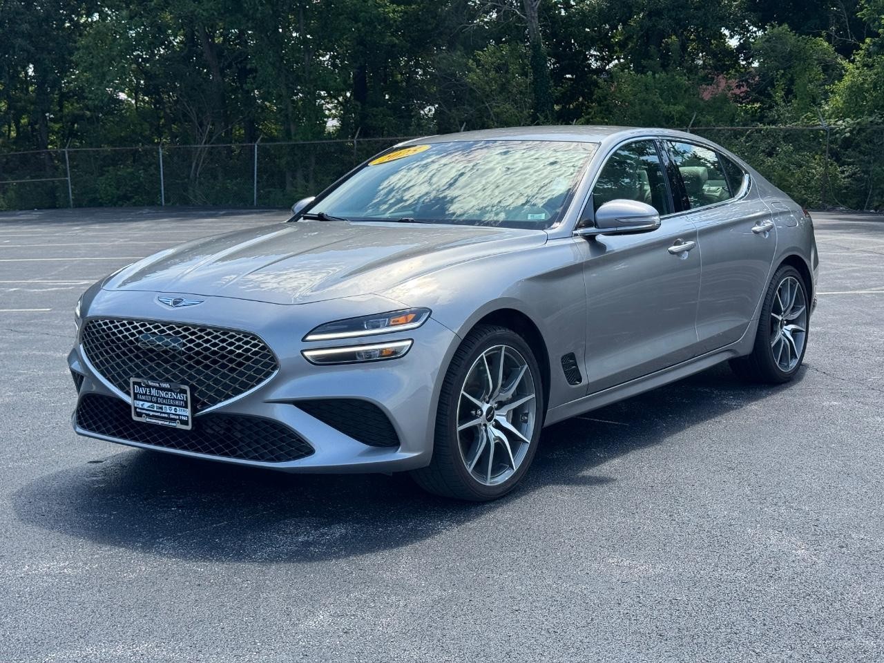 Genesis G70 Vehicle Full-screen Gallery Image 09
