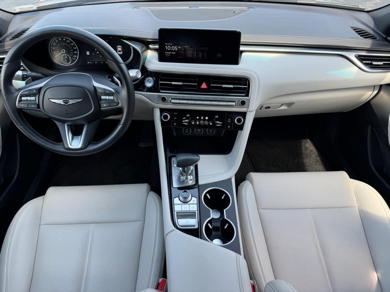 Genesis G70 Vehicle Full-screen Gallery Image 12