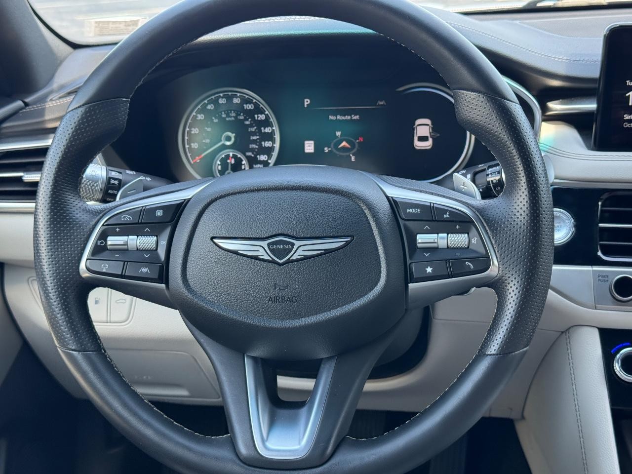 Genesis G70 Vehicle Full-screen Gallery Image 13