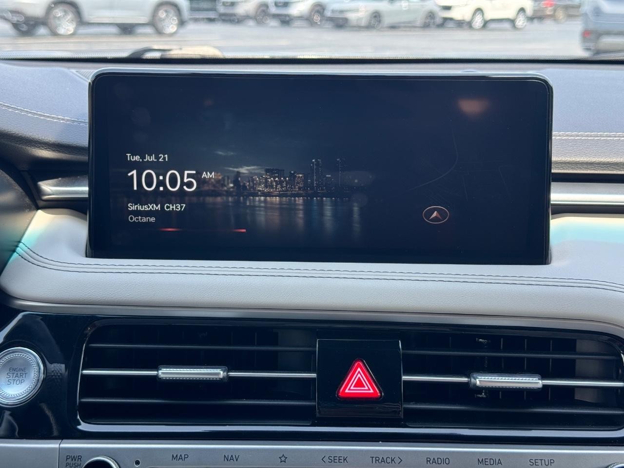 Genesis G70 Vehicle Full-screen Gallery Image 14