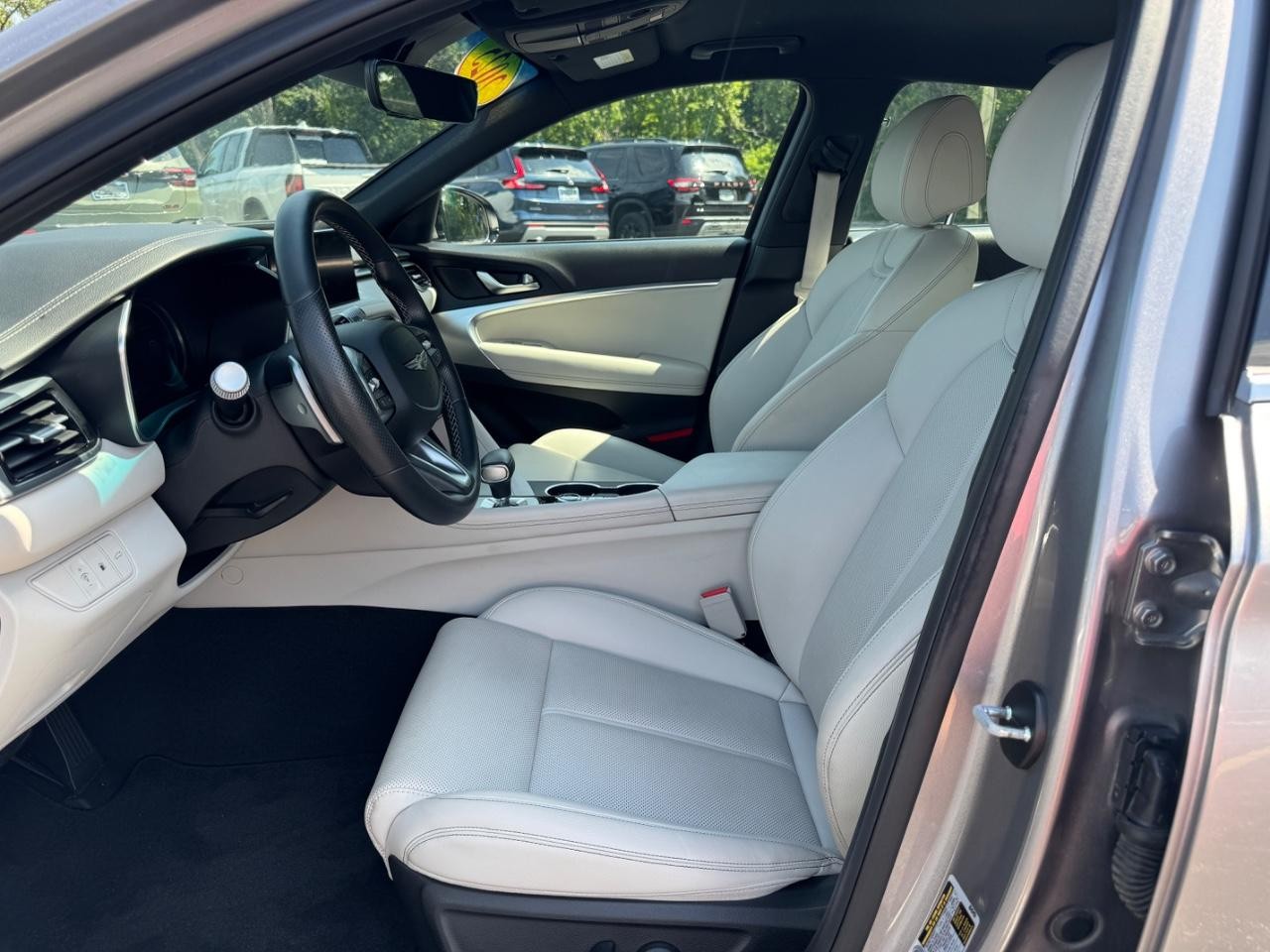 Genesis G70 Vehicle Full-screen Gallery Image 19